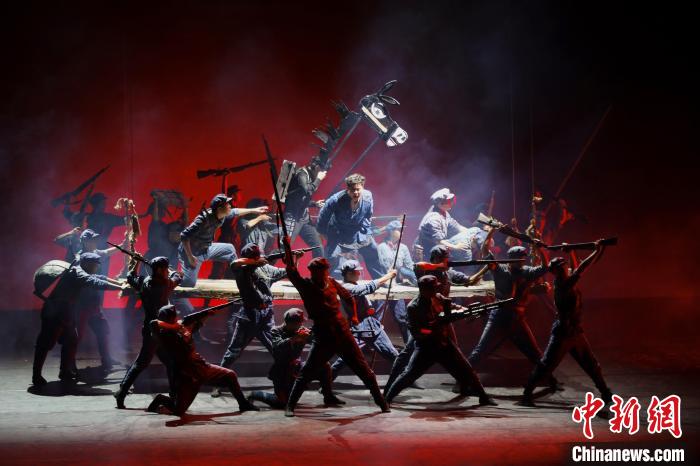 13日至14日，赣南采茶戏《一个人的长征》在北京中央歌剧院演出。 中共赣州市委宣传部 供图