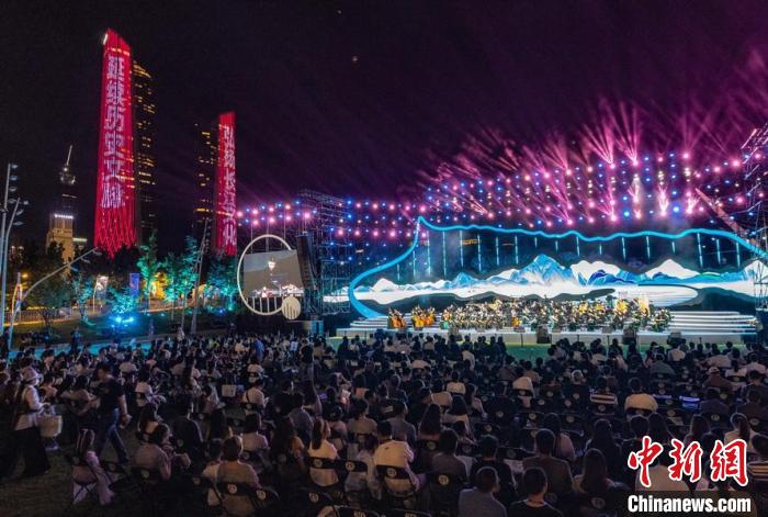 除首场演出外，2023南京长江民乐汇还将举行构思巧妙、形式多样的4场民乐表演和文化活动。　泱波 摄