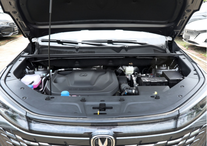 蓝电E5打开SUV“油电同价”格局：9.98万能买插混SUV，还看啥CS75PLUS
