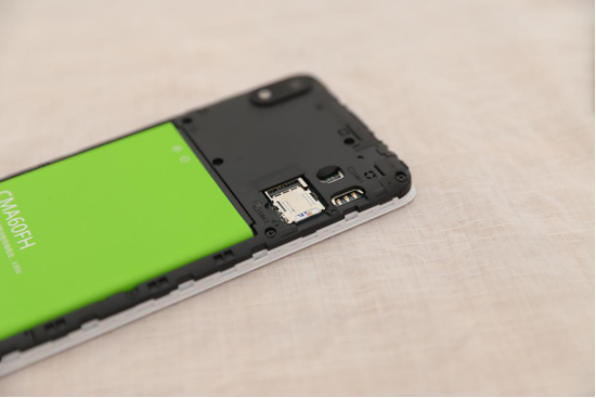 经典电池设计，中国移动A6手机重新定义老人机