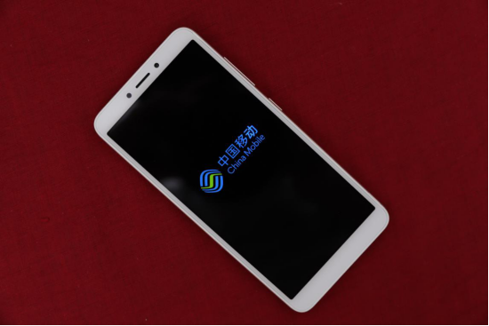 经典电池设计，中国移动A6手机重新定义老人机