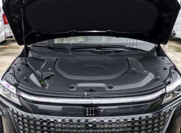 蓝电E5，以9.98万开启SUV油电同价新时代，与长安CS75 PLUS对比谁更超值