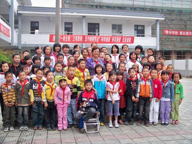 卖房捐450万建爱心小学的“上海奶奶”沈翠英离世 家属：后辈将延续她的慈善事业