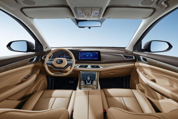 蓝电E5新车型荣耀版登场，电比油低再升级，9.98万元起售引爆市场