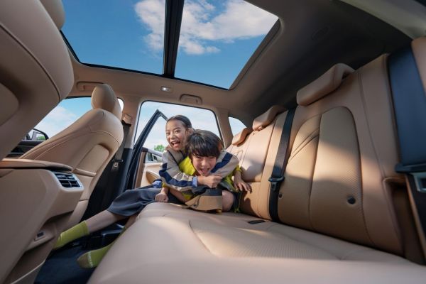 蓝电E5荣耀版，9.98万元起选中型大7座插混SUV，让你的家庭出行更加舒心