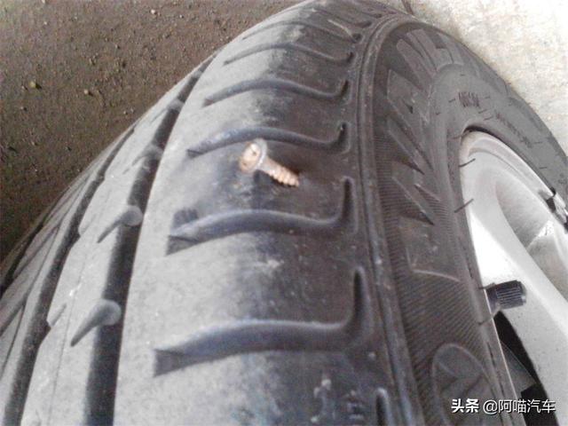 汽车轮胎总亏气找不到原因，学学老司机的检查方法，非常简单实用