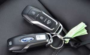 汽车钥匙遥控(遥控汽车钥匙原理分析，它为什么可以控制汽车)