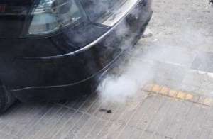 汽车的烟筒(汽车排气管冒白烟有以下几种原因)