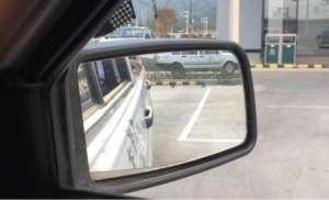 汽车倒车探头(倒车时看后视镜还是倒车影像？原来区别这么大，涨知识了)