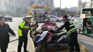 保定改装汽车(保定交警严查摩托车非法改装、 违法飙车等行为)