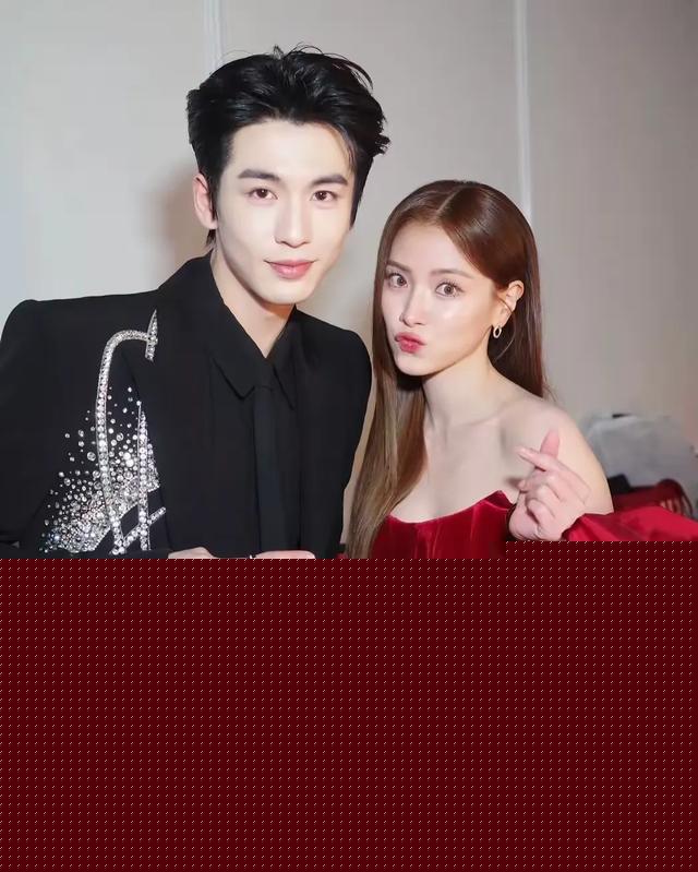 微博之夜后台晒合影，帅哥美女同框真养眼