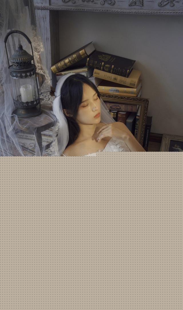分享一组花臂纹身美女薄纱婚纱性感唯美写真图片
