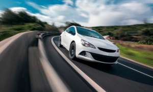 汽车白色和黑色哪个好(建议买车买白色？老司机告诉你其中的秘密，看完就知道)