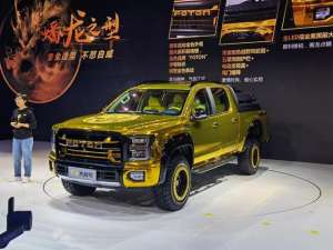 汽车电镀金色(满城尽带黄金甲，金色电镀涂装，福田大将军比猛禽帅气)