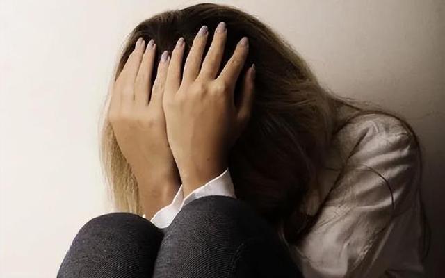 2019年，华裔美女警察自杀, 曾被多名上司胁迫发生关系，长达两年