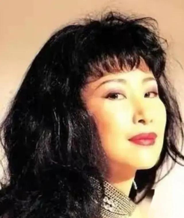 香港“三级女王”李华月，3年连拍11部三级片，如今她过得怎样