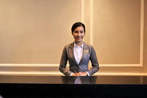 为什么酒店前台都是美女，每月工资只有两三千元，却还愿意干呢？