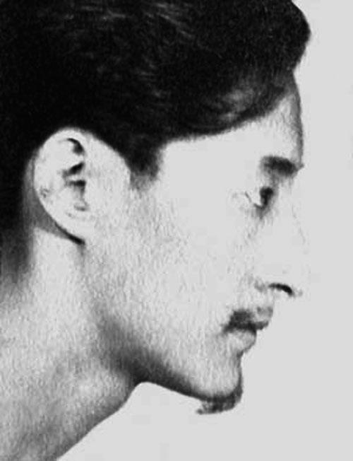 日军占上海，帅哥和洋美女印刷毛主席《论持久战》，亲自开车散发