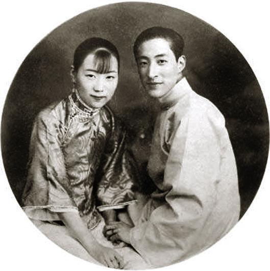日军占上海，帅哥和洋美女印刷毛主席《论持久战》，亲自开车散发