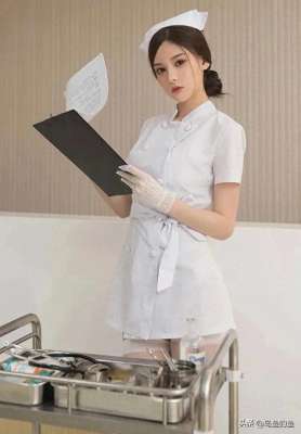 黑丝美女护士(私人女护士白色丝袜配高跟，身材也太绝了)