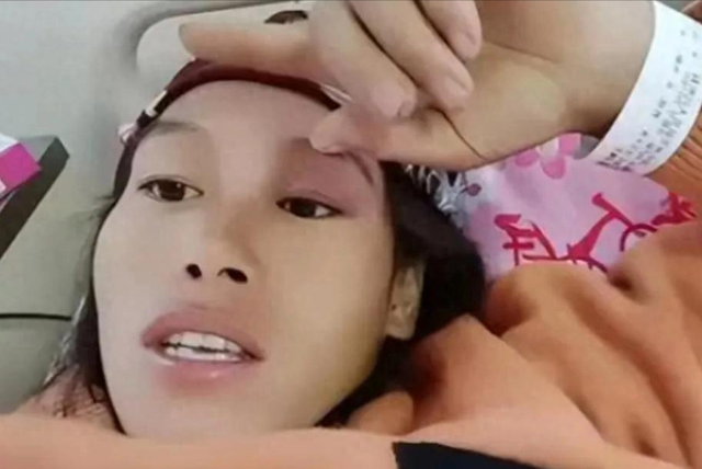 没出月子就被累死，不到两月女儿也去世，丈夫一个动作被揭穿老底