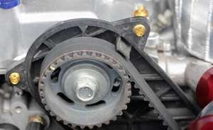 断带汽车(汽车正常行驶时，皮带断了还能开吗？会损坏其他部件吗？)