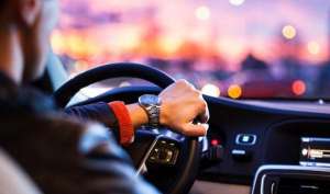 形容汽车多的成语(高温暴晒真的对汽车没影响？怪不得你的车内总是有异味)