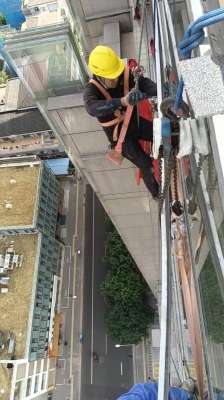 北京换汽车玻璃(北京玻璃幕墙维修哪家专业)