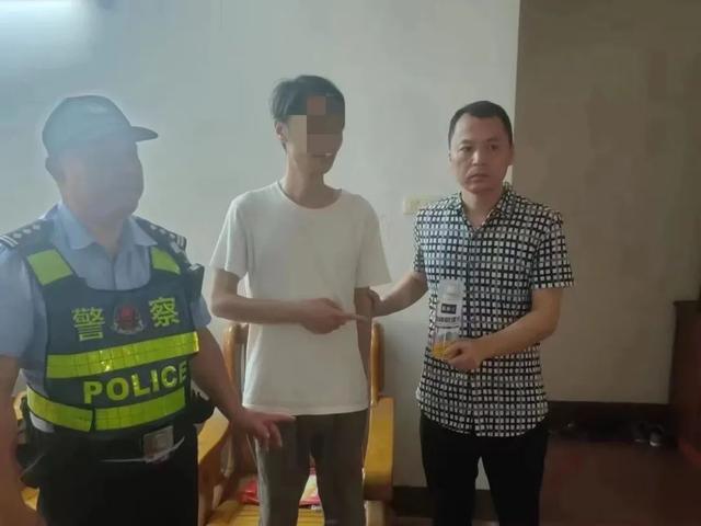 柳州一男子为泄愤用脱漆剂损毁他人车漆，民警次日将其抓获