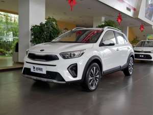 起亚汽车报(起售698万，空间灵活动力够用，油耗58L，带你看起亚奕跑)