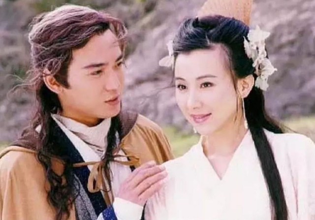 51岁萧蔷高难度瑜伽，婀娜柔软，大秀一字马，极品身材过于撩人