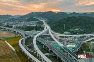 诸暨到富阳汽车要多久(诸暨、柯桥，被“圈进”杭州)