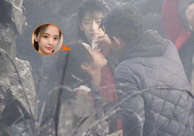 尴尬！95后小花拍戏情绪高潮出戏滴眼药水，对面男演员表情亮了