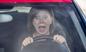 汽车从制动(汽车突然刹车失灵，需掌握这三招自救秘籍，危急自救办法一定要懂)