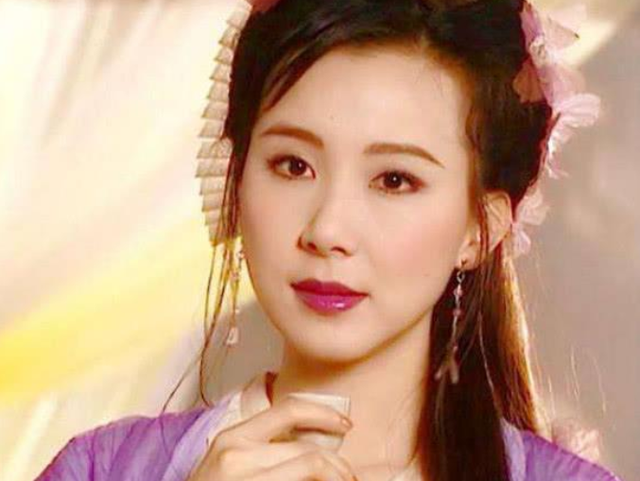 51岁萧蔷高难度瑜伽，婀娜柔软，大秀一字马，极品身材过于撩人
