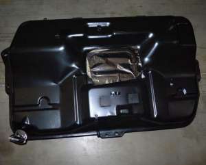 汽车油格(“油针过半，车子就不耐开了”这不是心理作用，油箱结构你得清楚)