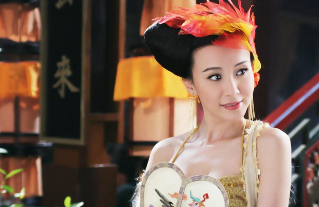 51岁萧蔷高难度瑜伽，婀娜柔软，大秀一字马，极品身材过于撩人