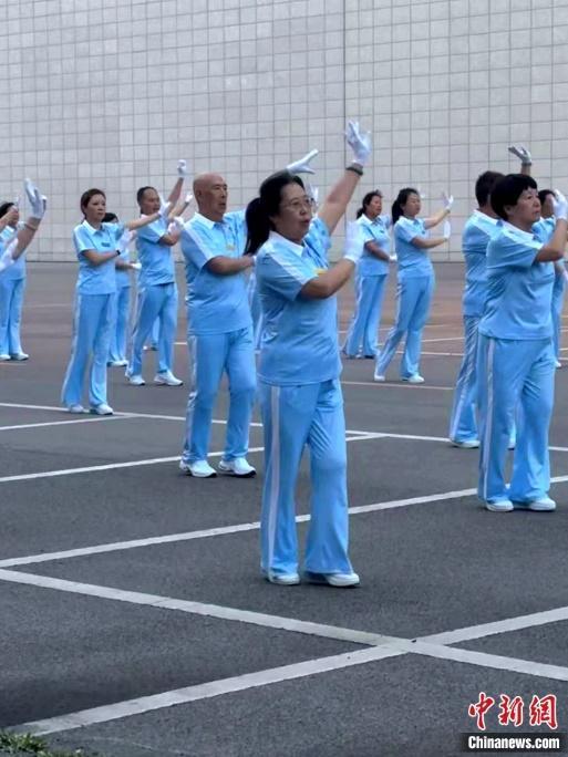 中老年人有自己的刘畊宏