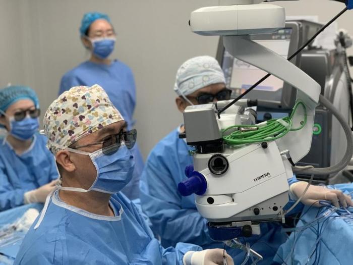 爱尔眼科秦波：医路仁心30余载，匠心妙手护光明