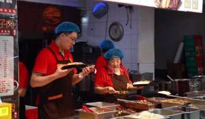 服务业消费振兴下的夫妻老婆店们：人气旺、生意好，发展有信心！